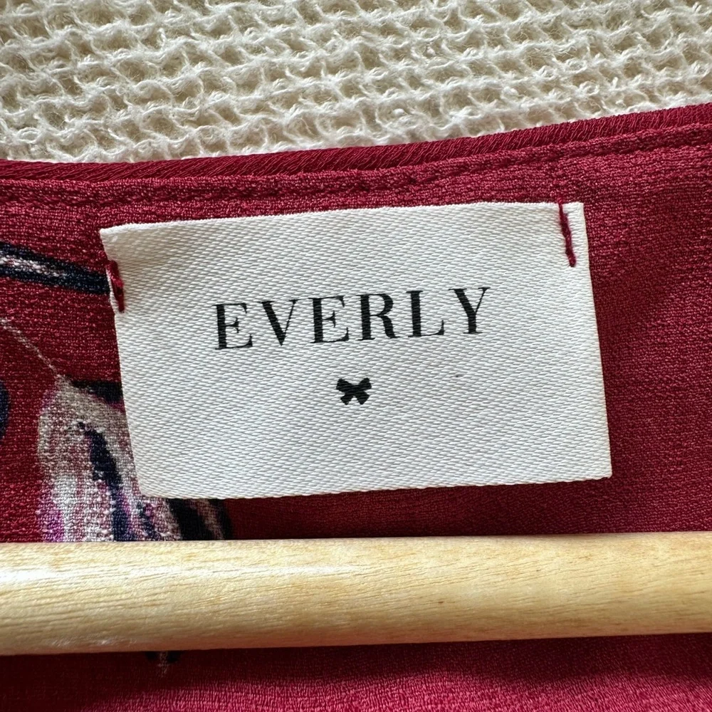 Floral Everly Red Sleeveless Dress - Picture 3 of 3